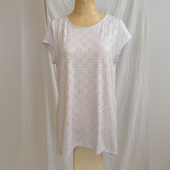 pebble and stone Tops - 🆕LISTING🆕 Pebble and Stone eyelet cap sleeve blouse with peek-a-boo back